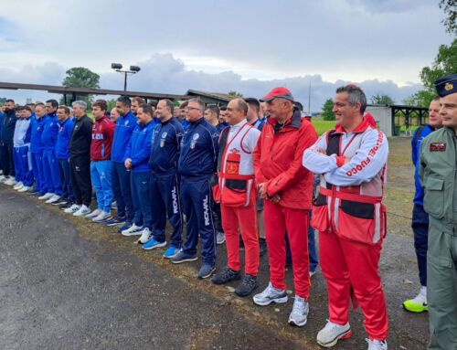 Gli atleti in uniforme a Cameri per l’Italiano Interforze di Universale